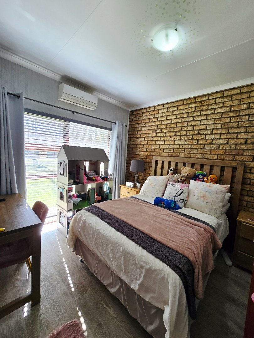 4 Bedroom Property for Sale in Flamwood North West